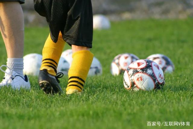 拉塞尔因肌肉紧张缺阵，球队决定让他休息